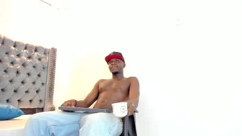 Snapshot of douglas_099 chatting on 09-29-25, 01:16 DOUGLAS online show from 09-29-25, 01:16