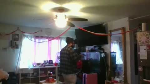 Snapshot of dpenguino chatting on 11-17-25, 06:24 Dpenguino online show from 11-17-25, 06:24