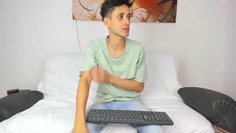 Snapshot of drake_and_zara chatting on 12-18-25, 12:11 Drake and Zara online show from 12-18-25, 12:11