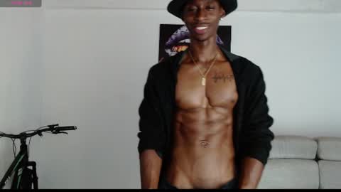 Snapshot of drake_brown_23 chatting on 06-25-26, 07:35 Drake 23 online show from 06-25-26, 07:35