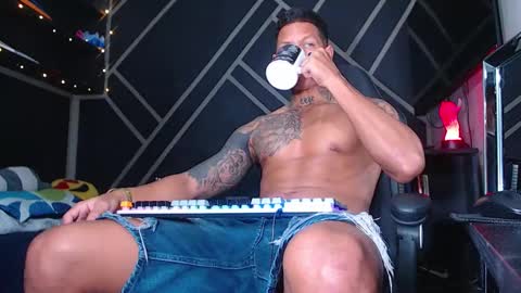 Drake online show from 10-31-25, 03:40