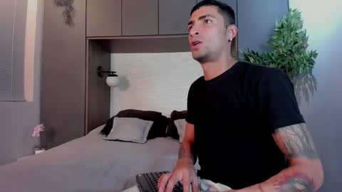 Snapshot of drakeneumann chatting on 02-10-25, 06:31 Drake Neuman online show from 02-10-25, 06:31