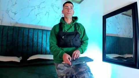 Snapshot of drakeneumann chatting on 09-20-25, 04:02 Drake Neuman online show from 09-20-25, 04:02