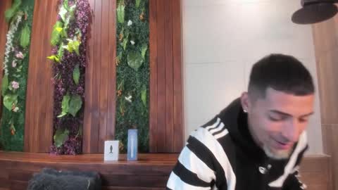 Snapshot of drakeneumann chatting on 09-26-25, 04:27 Drake Neuman online show from 09-26-25, 04:27