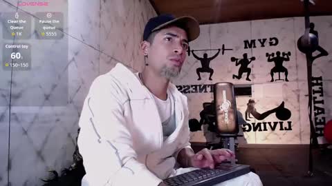 Snapshot of drakeneumann chatting on 10-07-25, 04:09 Drake Neuman online show from 10-07-25, 04:09