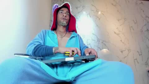 Snapshot of drakeneumann chatting on 10-08-25, 04:10 Drake Neuman online show from 10-08-25, 04:10