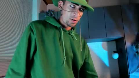 Snapshot of drakeneumann chatting on 10-29-25, 04:37 Drake Neuman online show from 10-29-25, 04:37