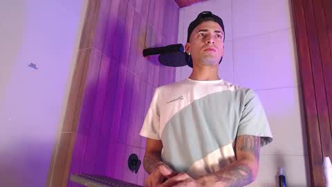 Snapshot of drakeneumann chatting on 11-11-25, 04:12 Drake Neuman online show from 11-11-25, 04:12