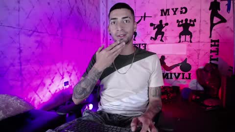 Snapshot of drakeneumann chatting on 12-02-25, 03:45 Drake Neuman online show from 12-02-25, 03:45