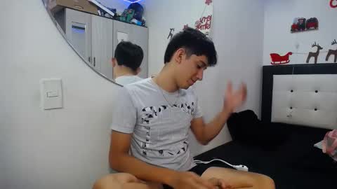 Snapshot of dravith_and_valery chatting on 12-18-25, 10:10 -- nicolle and jhon -- online show from 12-18-25, 10:10