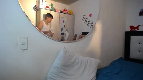 Snapshot of dravith_and_valery chatting on 01-17-26, 05:12 -- nicolle and jhon -- online show from 01-17-26, 05:12