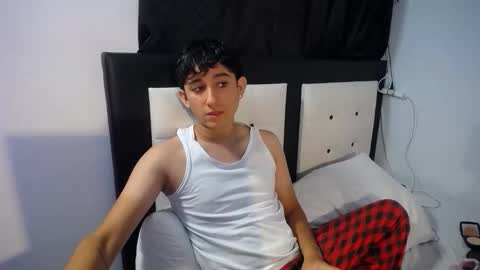 Snapshot of dravith_and_valery chatting on 02-13-26, 04:30 -- nicolle and jhon -- online show from 02-13-26, 04:30