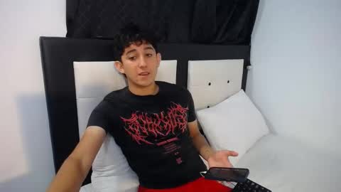 Snapshot of dravith_and_valery chatting on 02-14-26, 05:04 -- nicolle and jhon -- online show from 02-14-26, 05:04