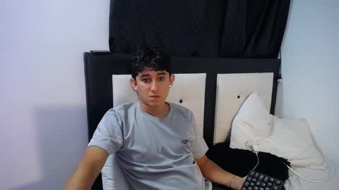 Snapshot of dravith_and_valery chatting on 02-17-26, 04:53 -- nicolle and jhon -- online show from 02-17-26, 04:53