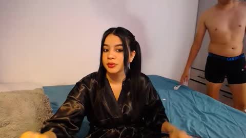 -- nicolle and jhon -- online show from 03-17-26, 05:44