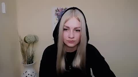 Snapshot of dream_dolly_ chatting on 09-18-25, 03:36 dream_dolly_ online show from 09-18-25, 03:36