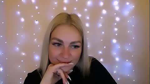 Snapshot of dream_dolly_ chatting on 10-06-25, 12:02 dream_dolly_ online show from 10-06-25, 12:02