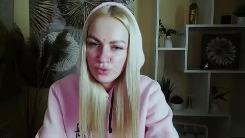 Snapshot of dream_dolly_ chatting on 10-14-25, 01:01 dream_dolly_ online show from 10-14-25, 01:01