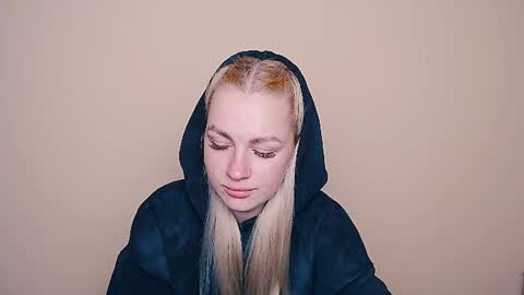 Snapshot of dream_dolly_ chatting on 10-15-25, 12:27 dream_dolly_ online show from 10-15-25, 12:27