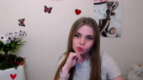Snapshot of dream_mari chatting on 05-06-26, 09:47 Mari online show from 05-06-26, 09:47