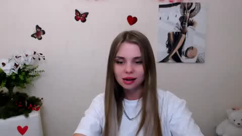 Snapshot of dream_mari chatting on 05-12-26, 05:48 Mari online show from 05-12-26, 05:48