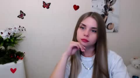 Snapshot of dream_mari chatting on 05-14-26, 05:47 Mari online show from 05-14-26, 05:47