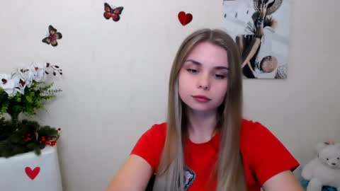 Snapshot of dream_mari chatting on 05-15-26, 07:26 Mari online show from 05-15-26, 07:26