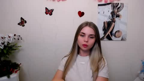 Snapshot of dream_mari chatting on 05-23-26, 06:51 Mari online show from 05-23-26, 06:51