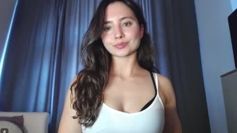 Snapshot of dream_nicole02 chatting on 09-10-25, 01:44 Nicole online show from 09-10-25, 01:44