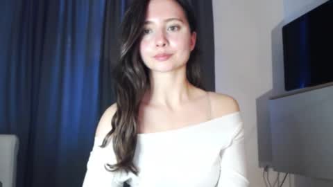 Snapshot of dream_nicole02 chatting on 10-19-25, 02:07 Nicole online show from 10-19-25, 02:07
