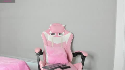 Snapshot of dream_team4 chatting on 11-14-25, 11:53 dream team online show from 11-14-25, 11:53