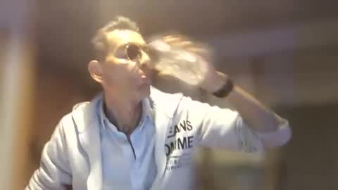 Snapshot of dreambob chatting on 06-11-26, 12:32 Dreambob online show from 06-11-26, 12:32