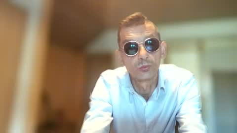 Snapshot of dreambob chatting on 06-15-26, 05:04 Dreambob online show from 06-15-26, 05:04