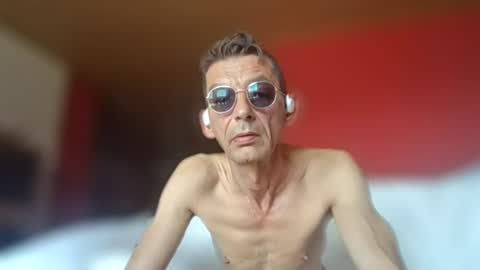 Snapshot of dreambob chatting on 07-12-26, 10:39 Dreambob online show from 07-12-26, 10:39