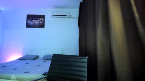 Snapshot of dreamboy240 chatting on 05-24-26, 06:35 Johnny online show from 05-24-26, 06:35