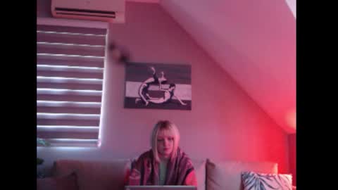 A girl online show from 10-27-25, 07:56