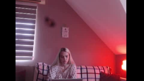 A girl online show from 06-10-26, 07:29