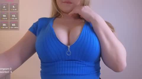 Snapshot of dreamsweetgirl chatting on 01-16-25, 09:19 Celine online show from 01-16-25, 09:19