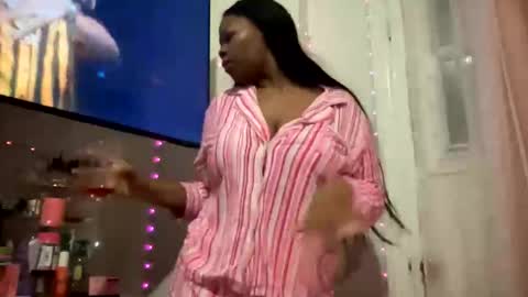 Snapshot of dreamtiffyxxx chatting on 03-01-26, 05:53 dreamtiffyxxx online show from 03-01-26, 05:53