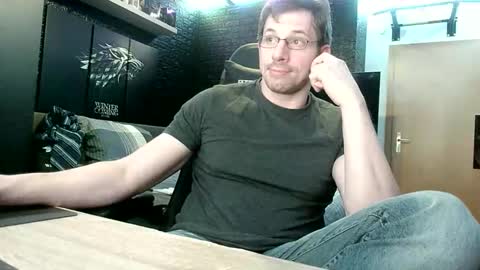 Snapshot of dreamwallker chatting on 10-27-25, 04:55 Ioannes Paulus the 2nd online show from 10-27-25, 04:55