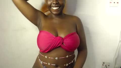 Snapshot of dreamy_wetpussy chatting on 02-10-26, 06:45 BEAUTY online show from 02-10-26, 06:45