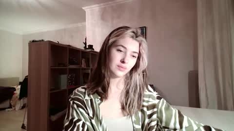 Dia online show from 02-12-26, 02:56