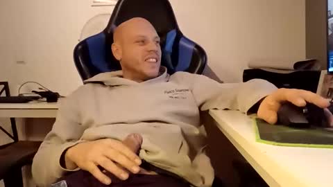 Snapshot of drijn3 chatting on 11-26-25, 04:30 drijn3 online show from 11-26-25, 04:30