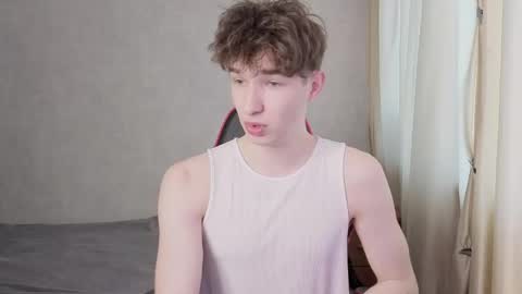 Snapshot of drinklinov chatting on 05-08-26, 01:49 Mark online show from 05-08-26, 01:49