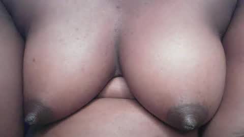 Snapshot of drippussy1 chatting on 01-16-26, 04:38 Ebonypussy1 online show from 01-16-26, 04:38