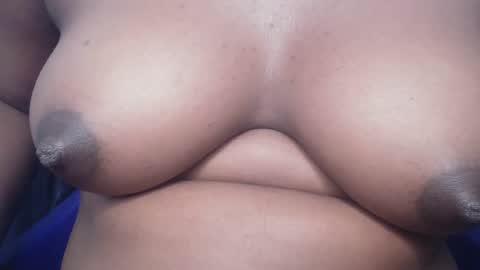Snapshot of drippussy1 chatting on 01-17-26, 04:17 Ebonypussy1 online show from 01-17-26, 04:17