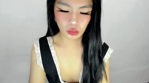 miss. Erika online show from 10-28-25, 05:22