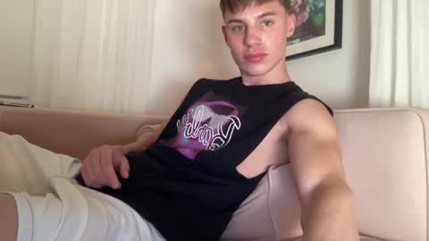 Snapshot of droll_guy chatting on 11-02-25, 03:14 droll_guy online show from 11-02-25, 03:14