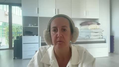 Snapshot of drresa chatting on 10-11-25, 11:20 Dr. Resa online show from 10-11-25, 11:20