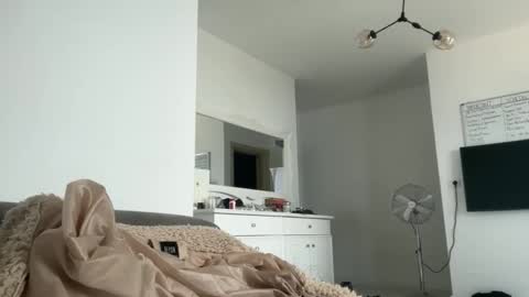 Snapshot of drresa chatting on 10-25-25, 08:33 Dr. Resa online show from 10-25-25, 08:33